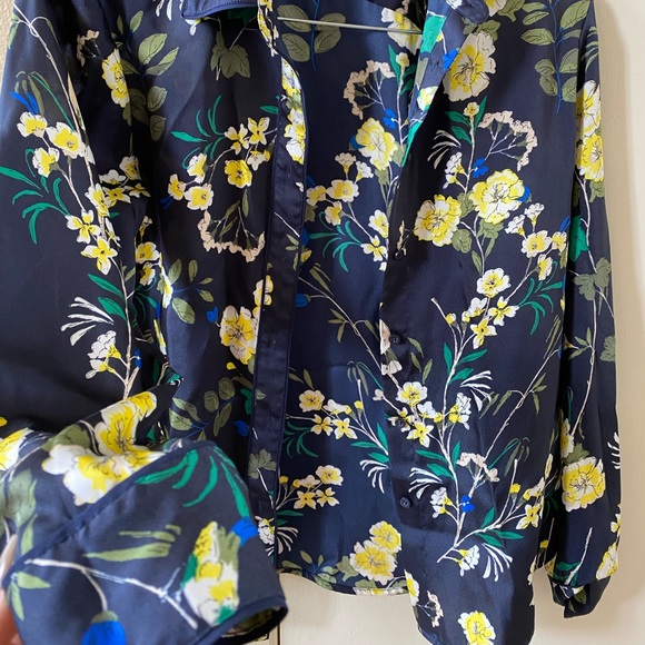 Flower blouse- button shirt - Picture 3 of 4